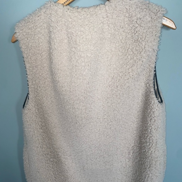 Aritzia wilfred Chatou vest - M - hardly worn - Picture 4 of 6